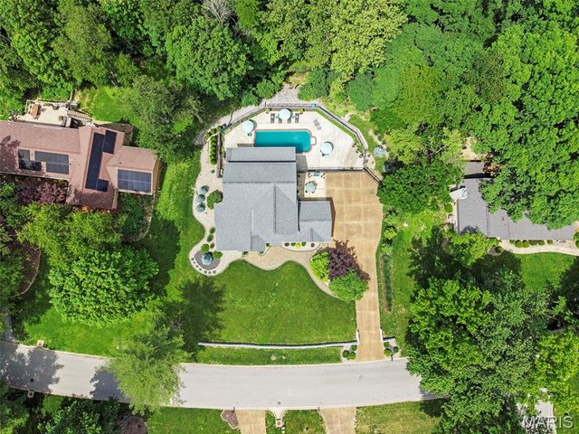16 Ginger Creek Drive, Glen Carbon, IL 62034