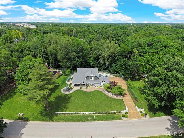 16 Ginger Creek Drive, Glen Carbon, IL 62034