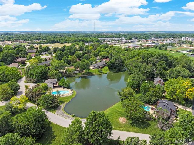 16 Ginger Creek Drive, Glen Carbon, IL 62034