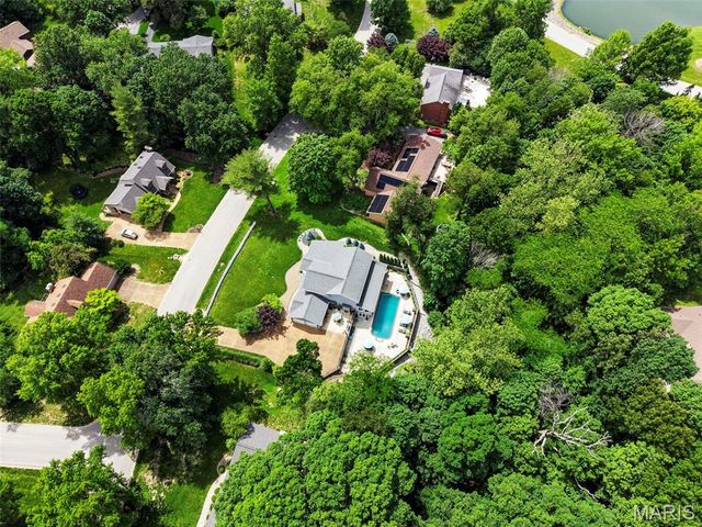 16 Ginger Creek Drive, Glen Carbon, IL 62034