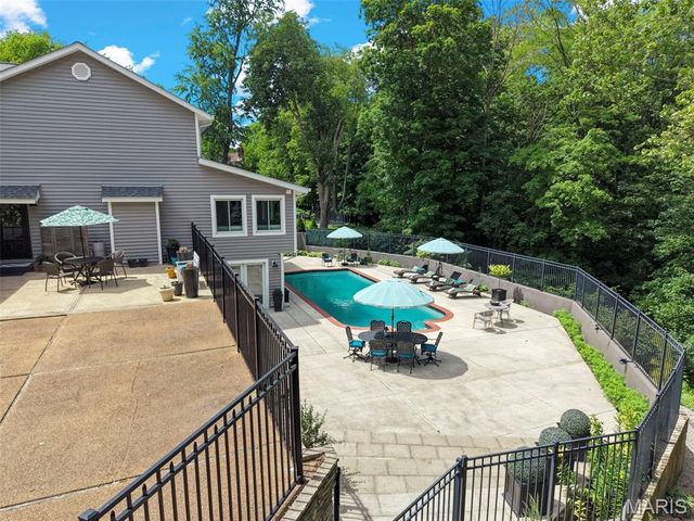 16 Ginger Creek Drive, Glen Carbon, IL 62034