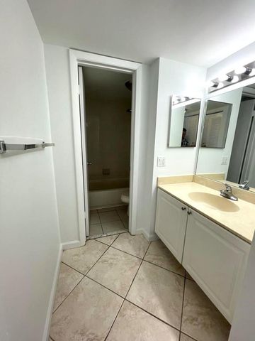 711 N PINE ISLAND Road 305, Plantation, FL 33324