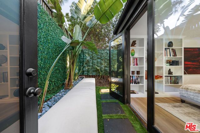 5690 Hill Oak Drive, Los Angeles, CA 90068