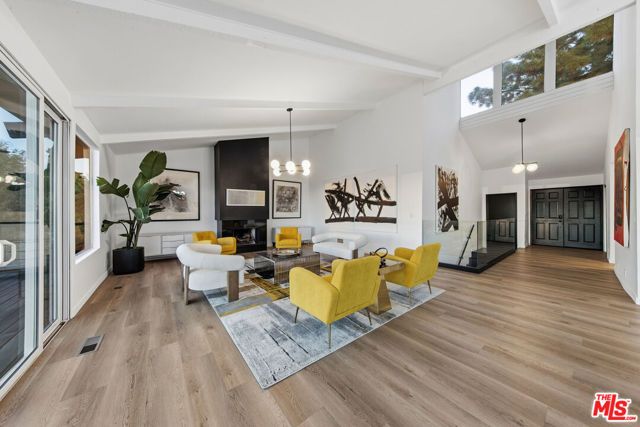 5690 Hill Oak Drive, Los Angeles, CA 90068