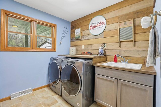 W11590 County Road J, Lodi, WI 53555