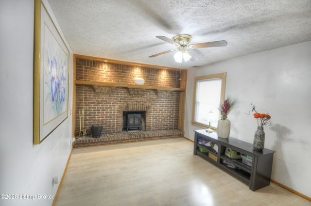 5404 Maryman Rd, Louisville, KY 40258