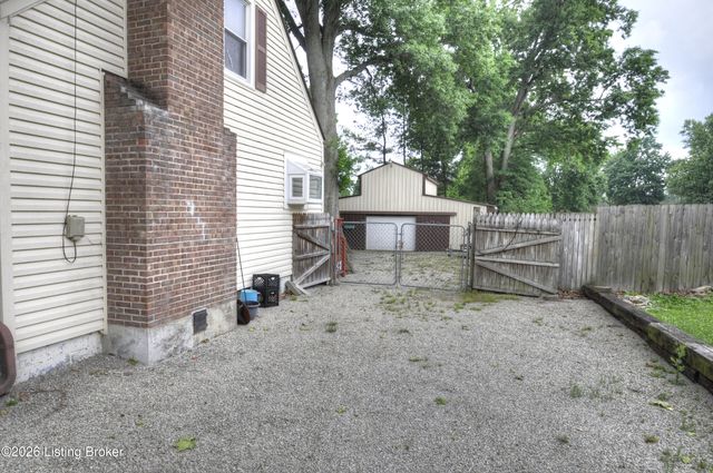 5404 Maryman Rd, Louisville, KY 40258