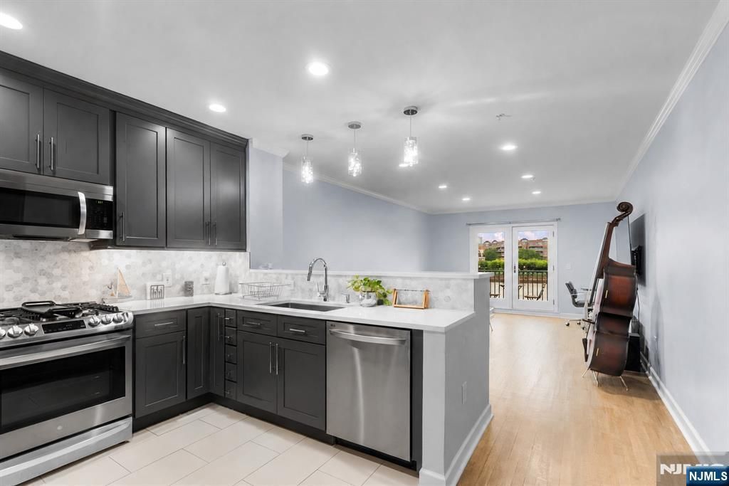 148 The Promenade, Edgewater, NJ 07020