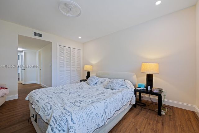 200 Gate Rd 102, Hollywood, FL 33024