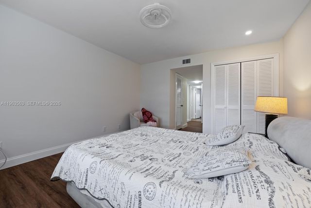 200 Gate Rd 102, Hollywood, FL 33024