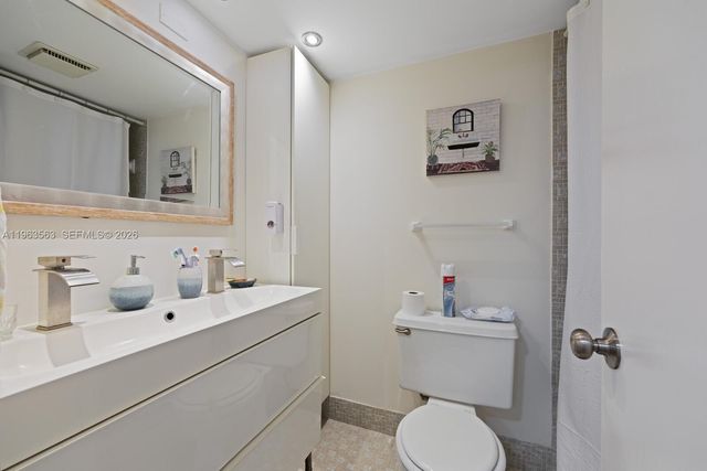 200 Gate Rd 102, Hollywood, FL 33024