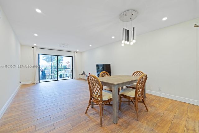 200 Gate Rd 102, Hollywood, FL 33024