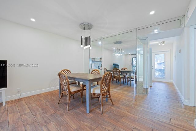 200 Gate Rd 102, Hollywood, FL 33024