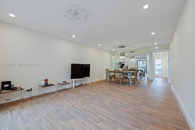 200 Gate Rd 102, Hollywood, FL 33024