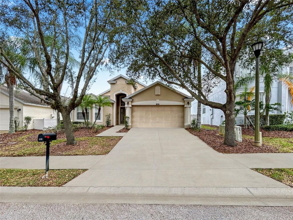 320 HENLEY CIRCLE, Davenport, FL 33896
