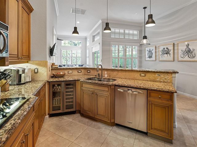 175 Via Rosina, Jupiter, FL 33458
