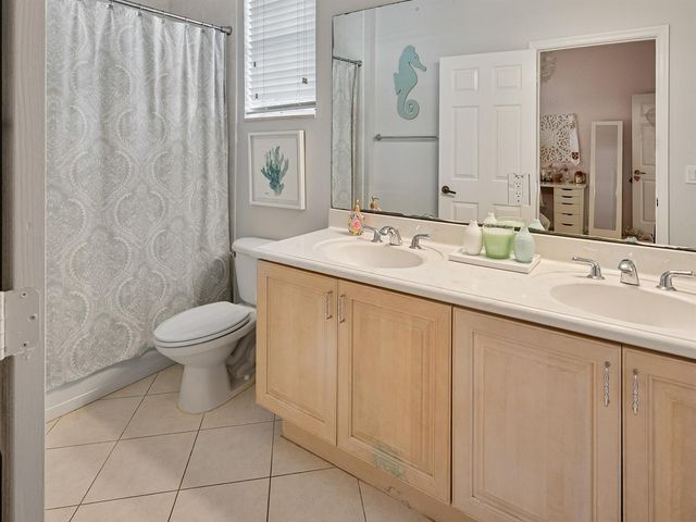 175 Via Rosina, Jupiter, FL 33458