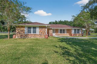 14 Kingswood Drive, Van Vleck, TX 77482