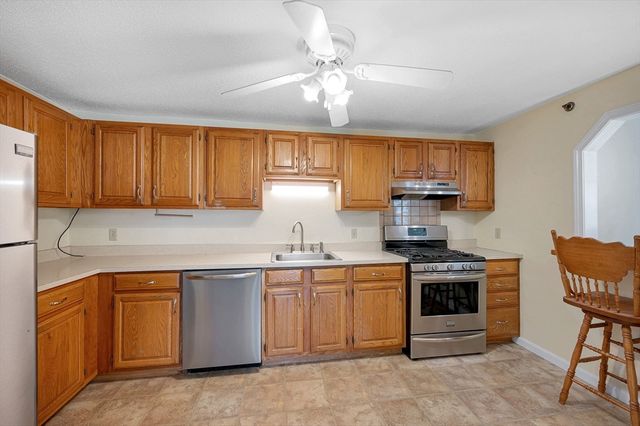 15 Lantern Ln 6, Dracut, MA 01826