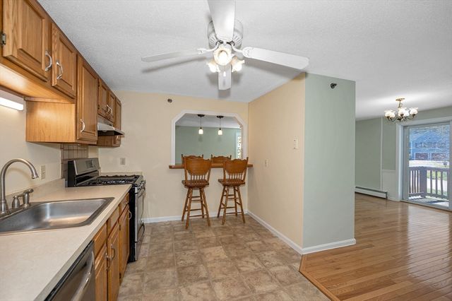 15 Lantern Ln 6, Dracut, MA 01826