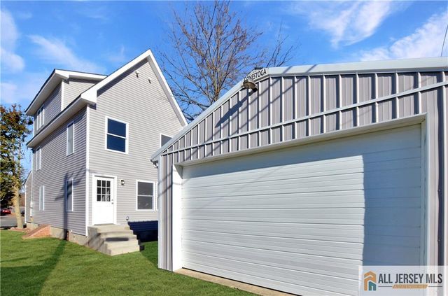 24 John Street, Helmetta, NJ 08828