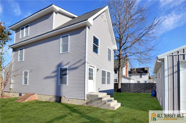 24 John Street, Helmetta, NJ 08828