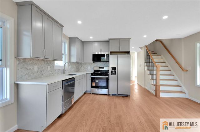 24 John Street, Helmetta, NJ 08828