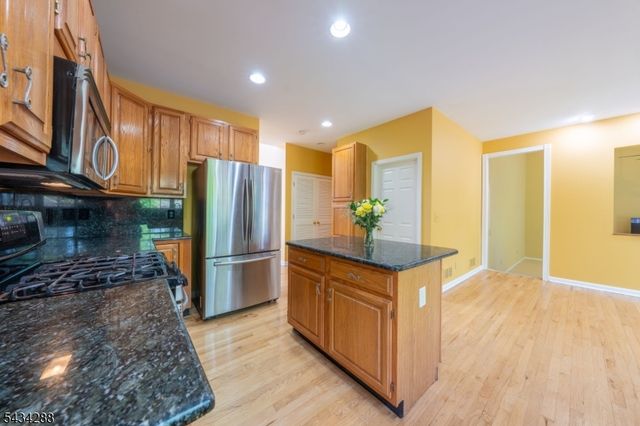 16 Landau Rd, Bernards Twp., NJ 07920