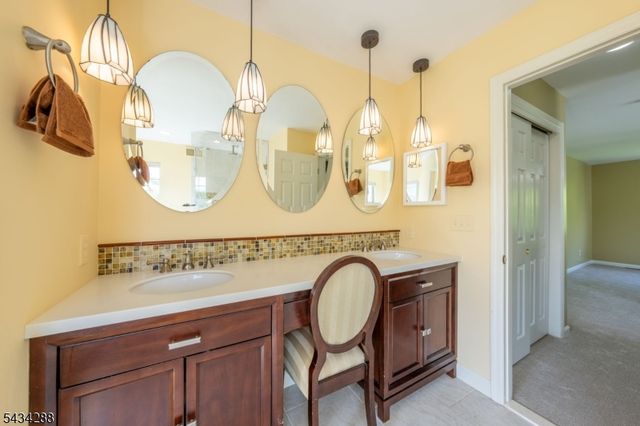 16 Landau Rd, Bernards Twp., NJ 07920