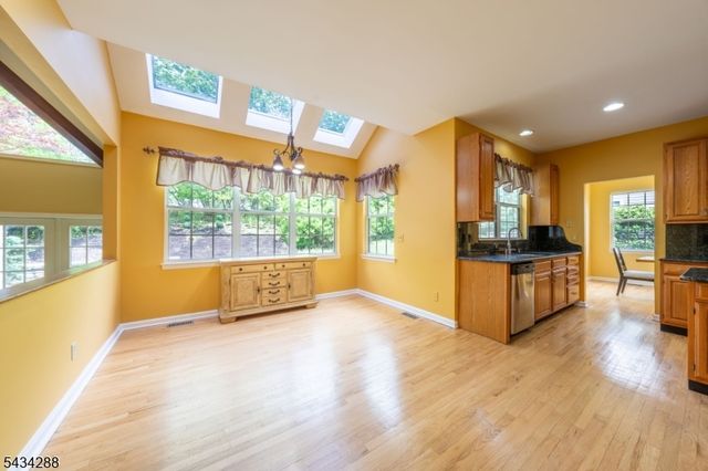 16 Landau Rd, Bernards Twp., NJ 07920