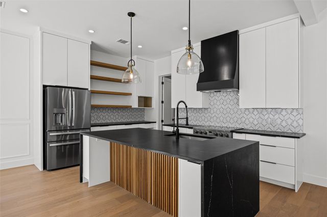 314 Alloway DR, Spicewood, TX 78669