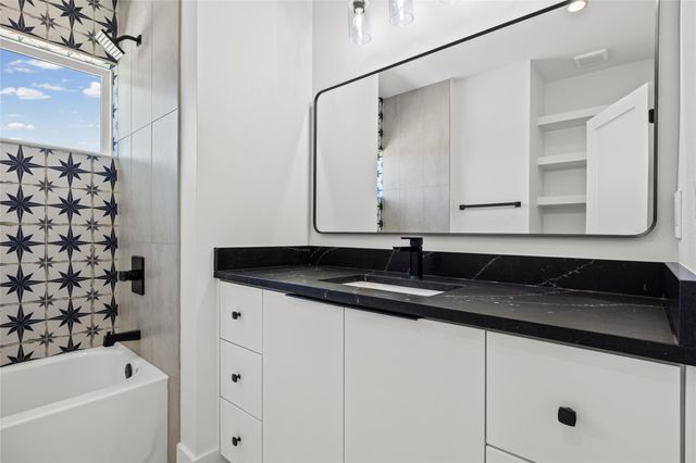 314 Alloway DR, Spicewood, TX 78669