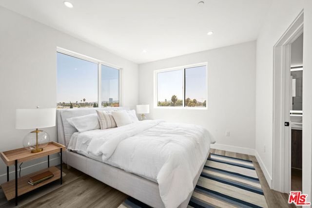 1959 2 Preuss Road, Los Angeles, CA 90034