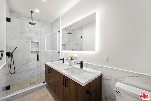 1959 2 Preuss Road, Los Angeles, CA 90034