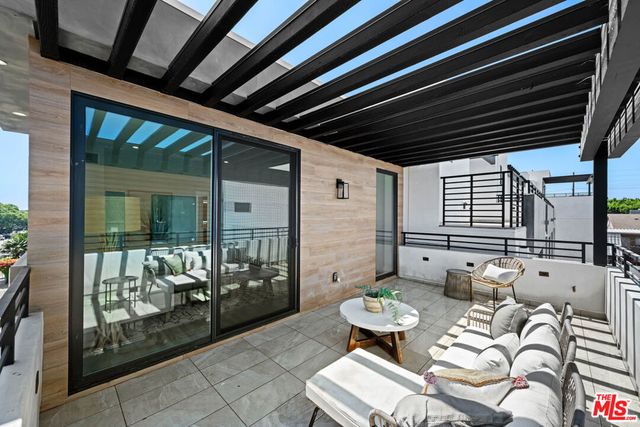 1959 2 Preuss Road, Los Angeles, CA 90034