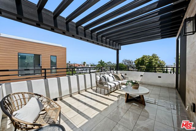 1959 2 Preuss Road, Los Angeles, CA 90034