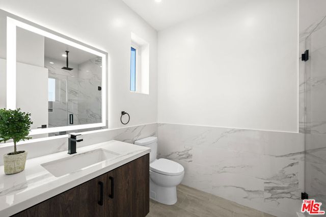 1959 2 Preuss Road, Los Angeles, CA 90034