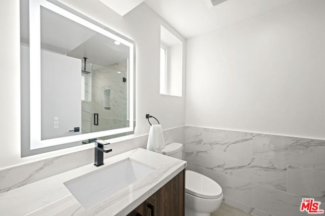 1959 2 Preuss Road, Los Angeles, CA 90034