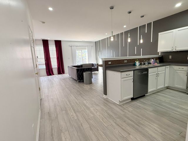 863 Flagstone Drive, Dyer, IN 46311