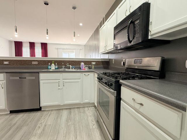 863 Flagstone Drive, Dyer, IN 46311