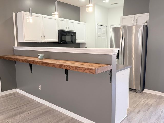 863 Flagstone Drive, Dyer, IN 46311