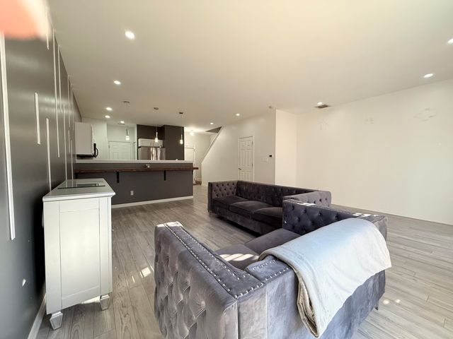 863 Flagstone Drive, Dyer, IN 46311