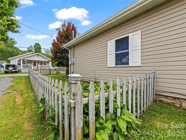 43 Avery Street, Waynesville, NC 28786
