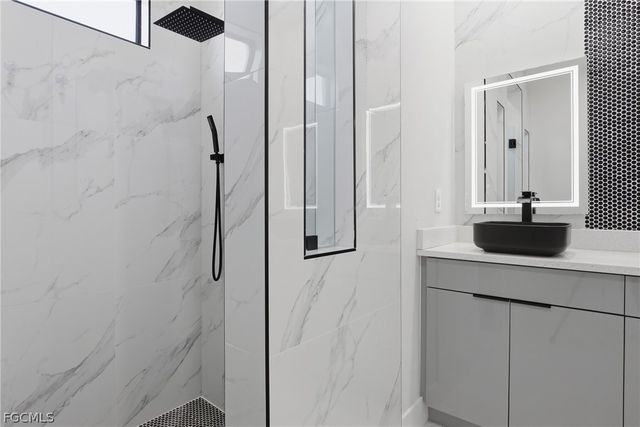 1108 NE 19th TER, Cape Coral, FL 33909