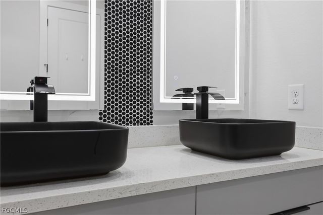 1108 NE 19th TER, Cape Coral, FL 33909