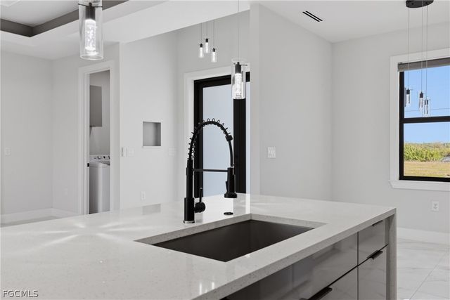 1108 NE 19th TER, Cape Coral, FL 33909