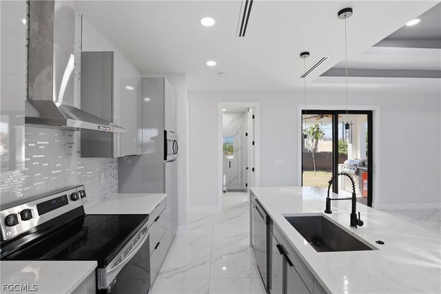 1108 NE 19th TER, Cape Coral, FL 33909