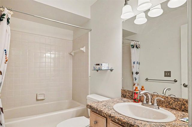 41071 E Rosewood Drive, Clinton Township, MI 48038