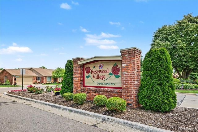 41071 E Rosewood Drive, Clinton Township, MI 48038