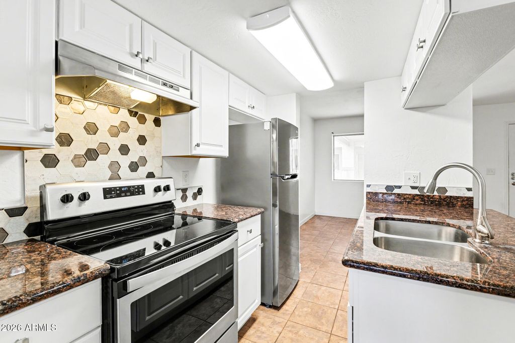 12123 W BELL Road 211, Surprise, AZ 85378 — exterior
